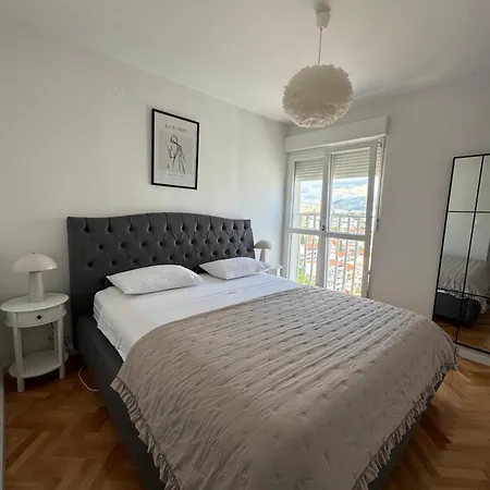 Kai 16 Apartment Split