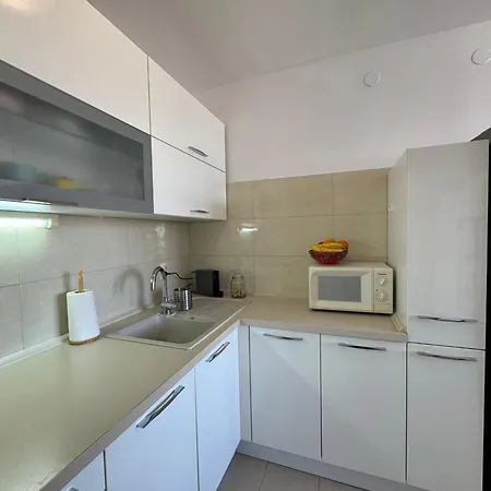 Kai 16 Apartment Split